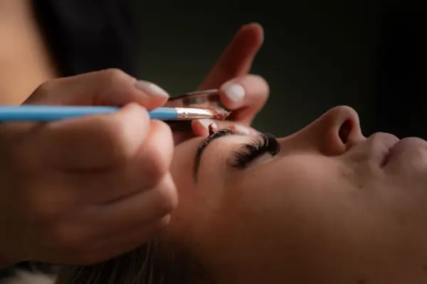 Tinting eyebrows