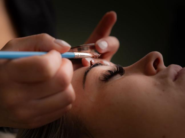 Tinting eyebrows